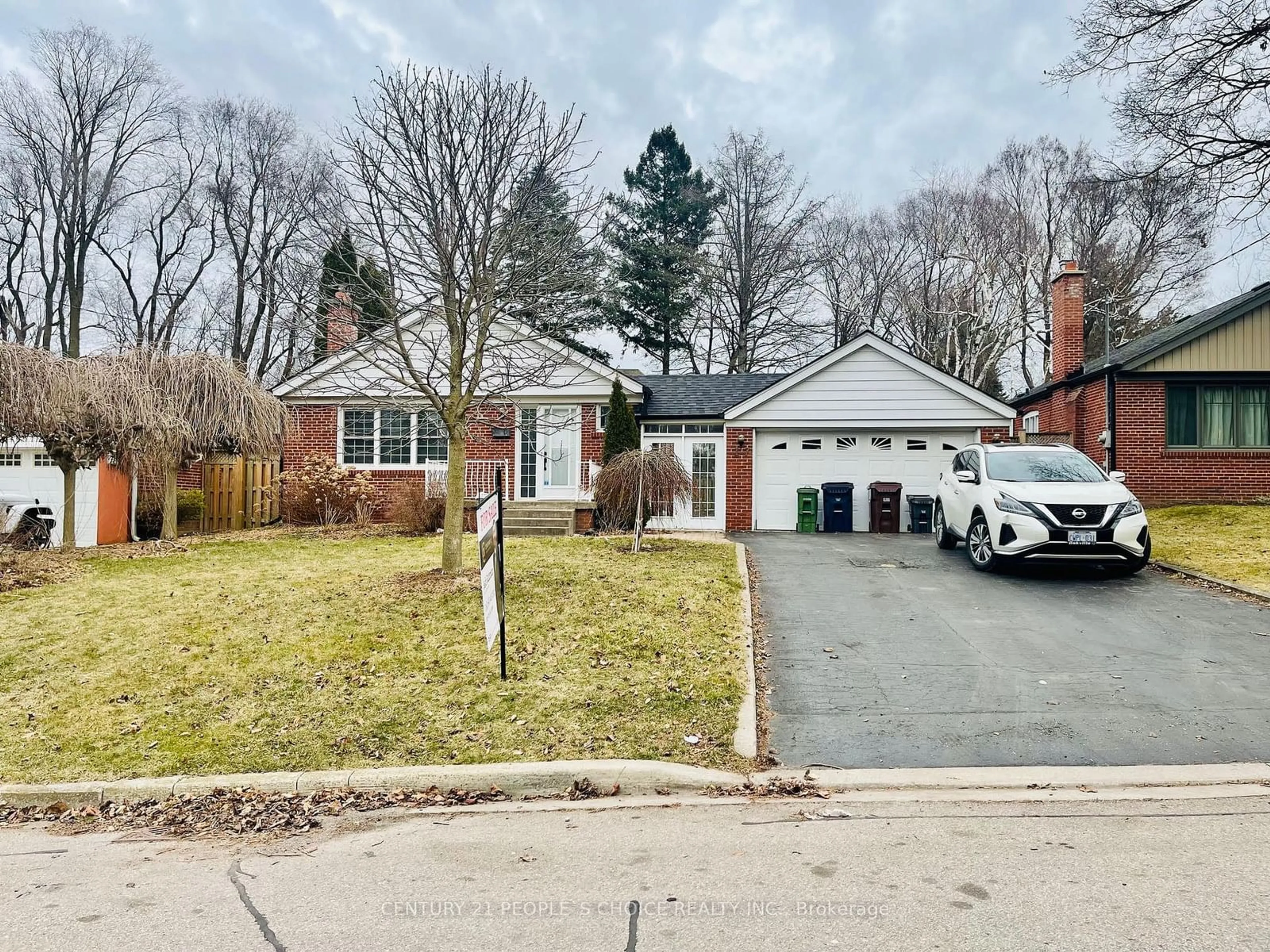 A pic from outside/outdoor area/front of a property/back of a property/a pic from drone, street for 17 Brinloor Blvd, Toronto Ontario M1M 1L3