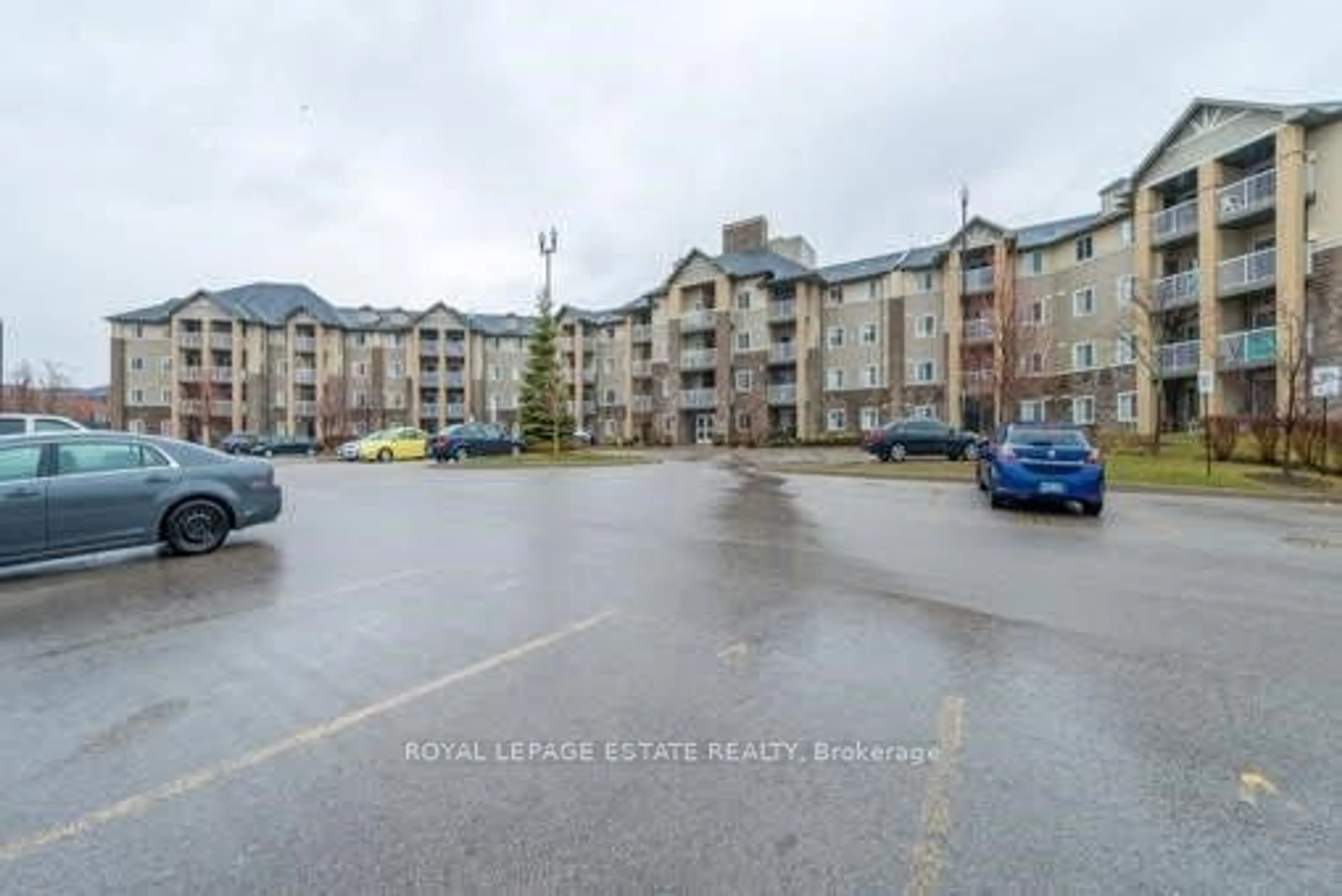 A pic from outside/outdoor area/front of a property/back of a property/a pic from drone, street for 684 Warden Ave #325, Toronto Ontario M1L 4W4