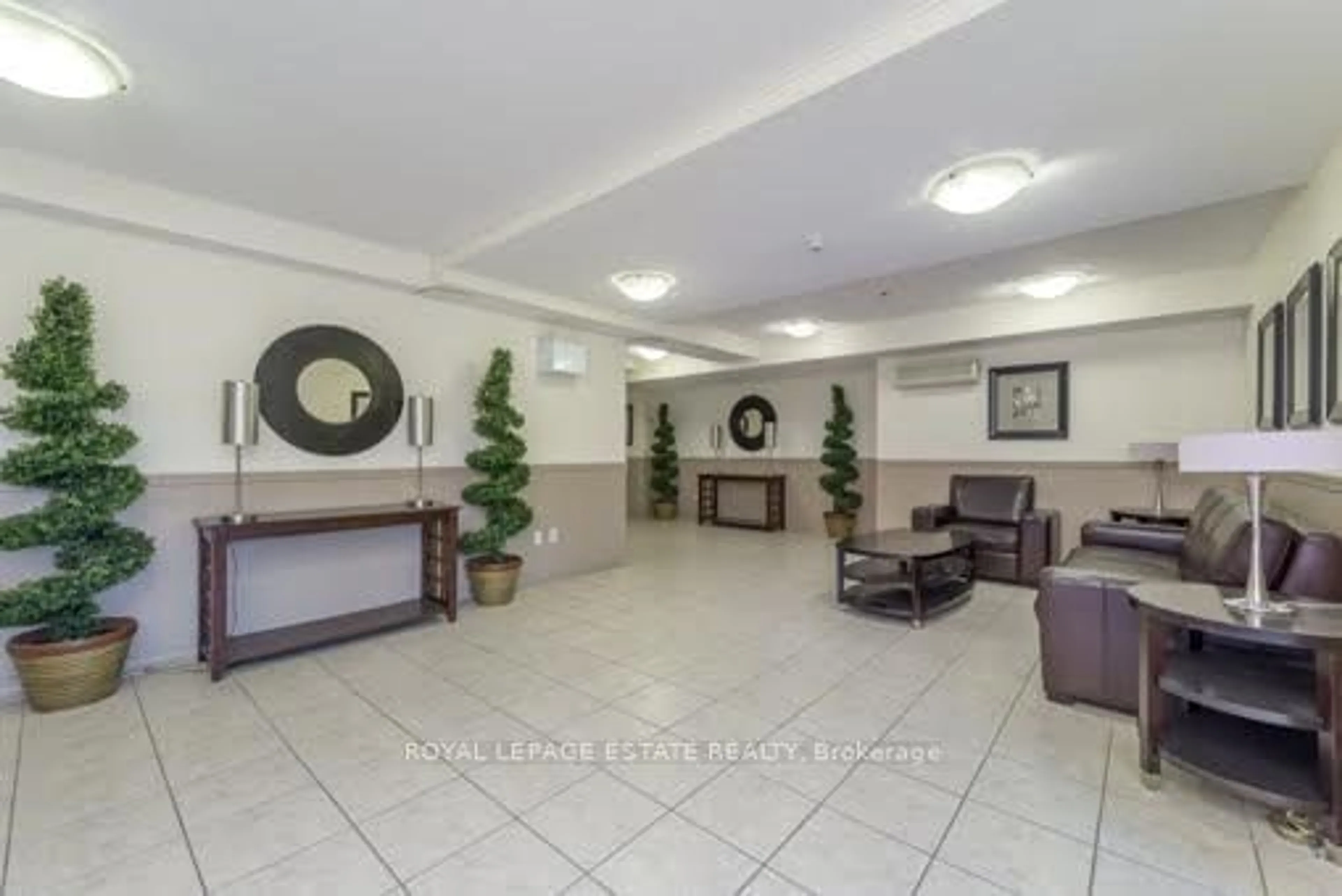 Lobby for 684 Warden Ave #325, Toronto Ontario M1L 4W4