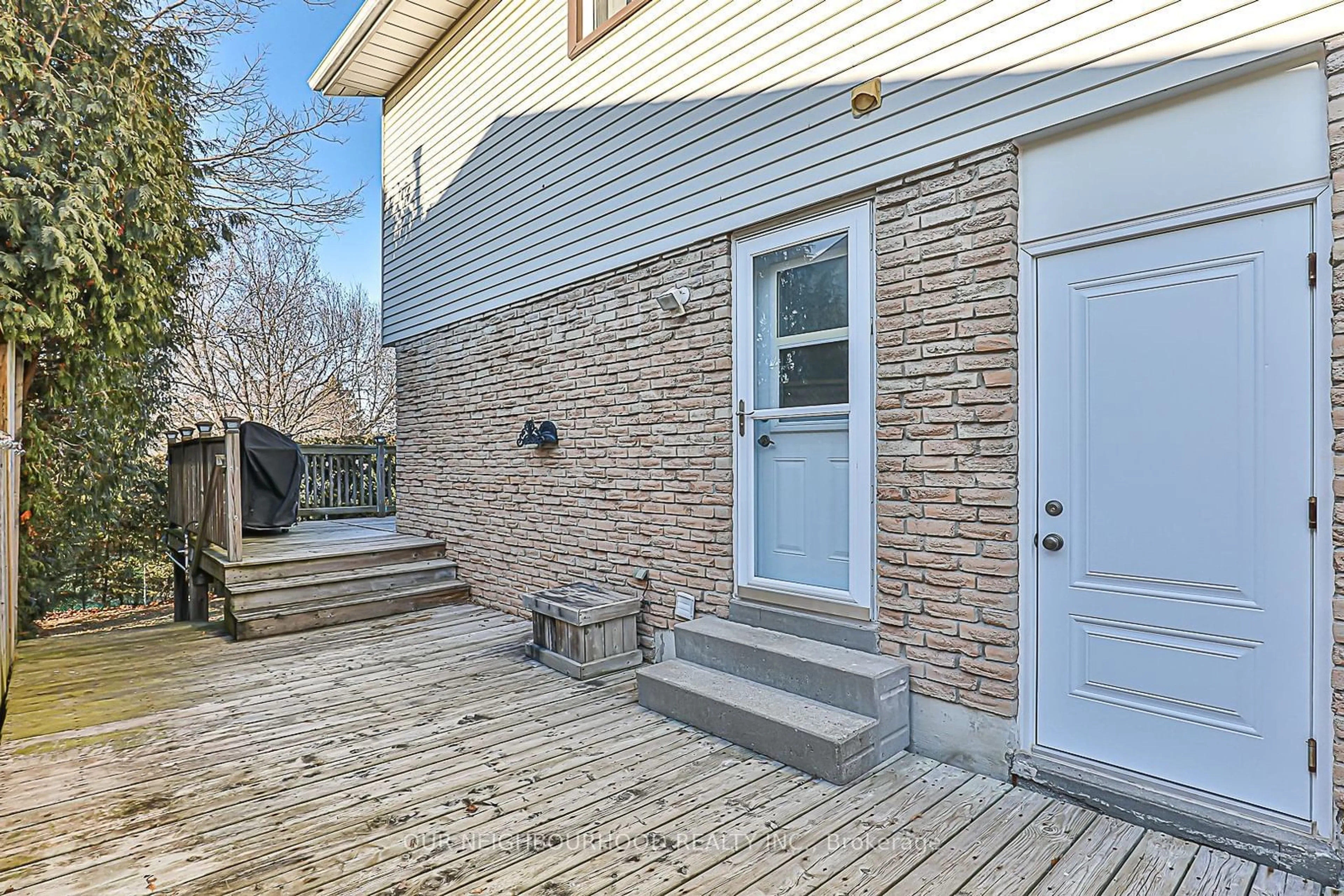 Patio, street for 244 Grandview St, Oshawa Ontario L1H 7C7