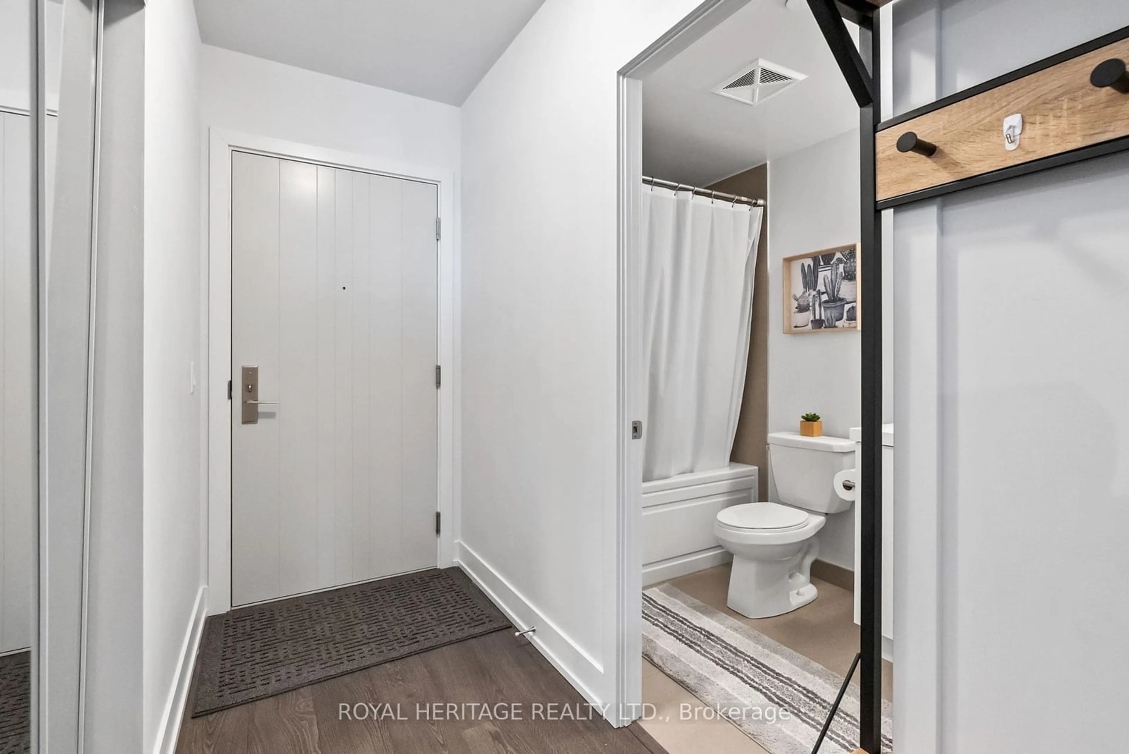 Standard bathroom, ceramic/tile floor for 2550 Simcoe St #2509, Oshawa Ontario L1L 0R5