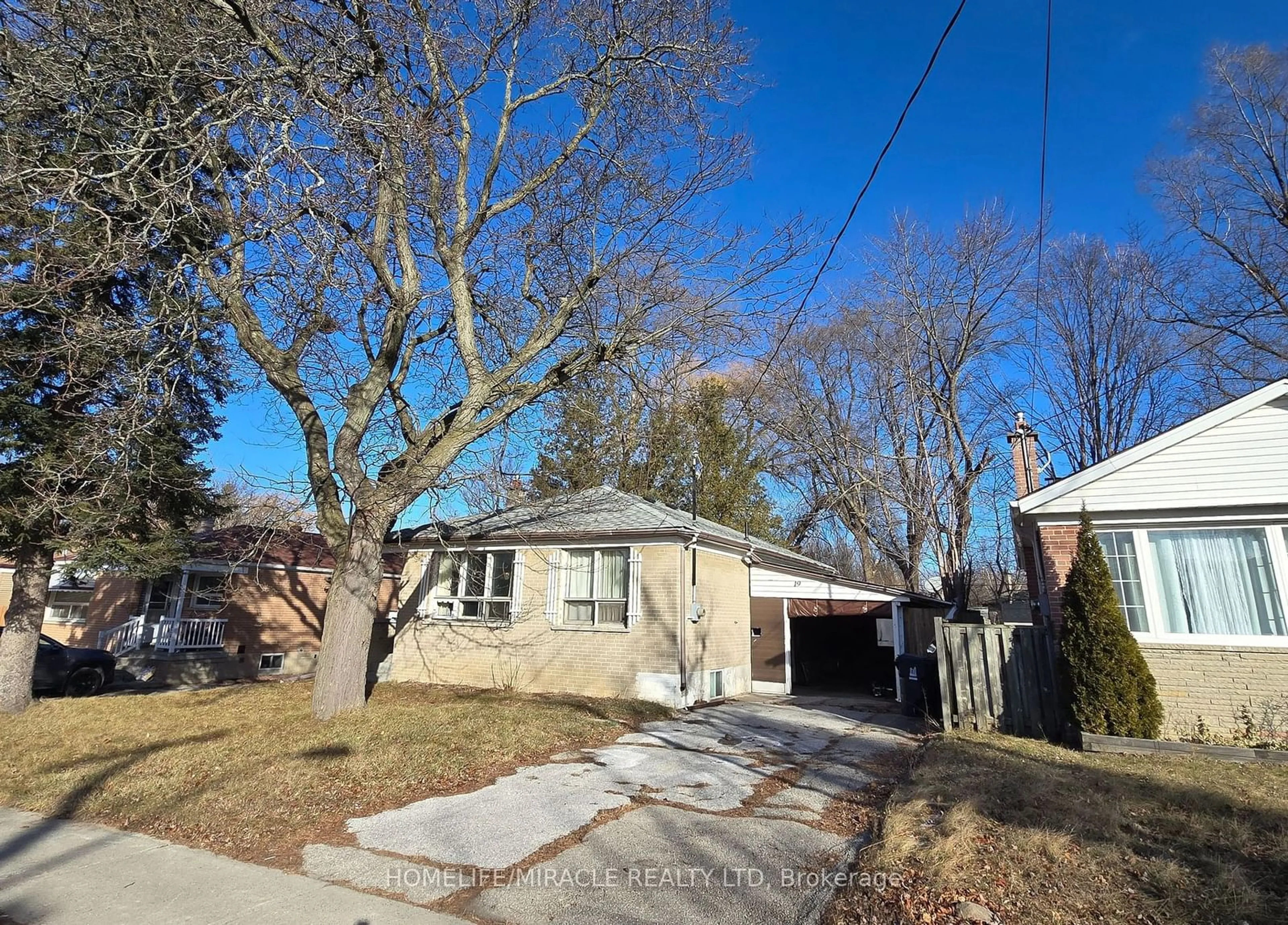 A pic from outside/outdoor area/front of a property/back of a property/a pic from drone, street for 19 Blakemanor Blvd, Toronto Ontario M1J 2W3