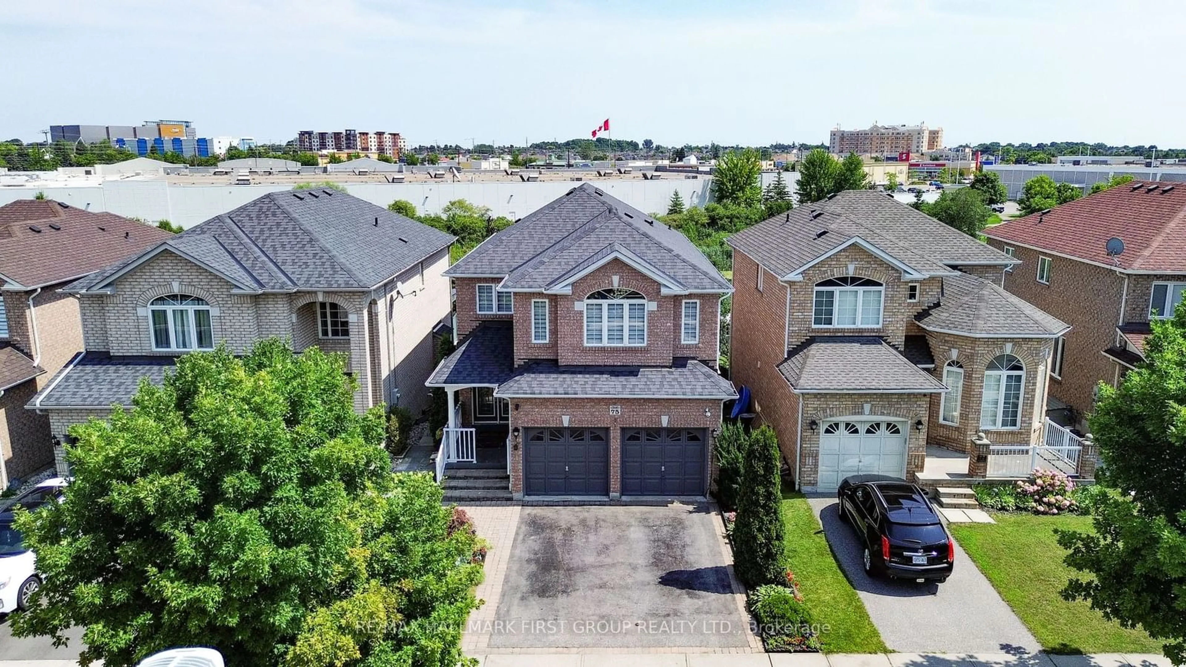 A pic from outside/outdoor area/front of a property/back of a property/a pic from drone, street for 75 Tormina Blvd, Whitby Ontario L1R 3B5