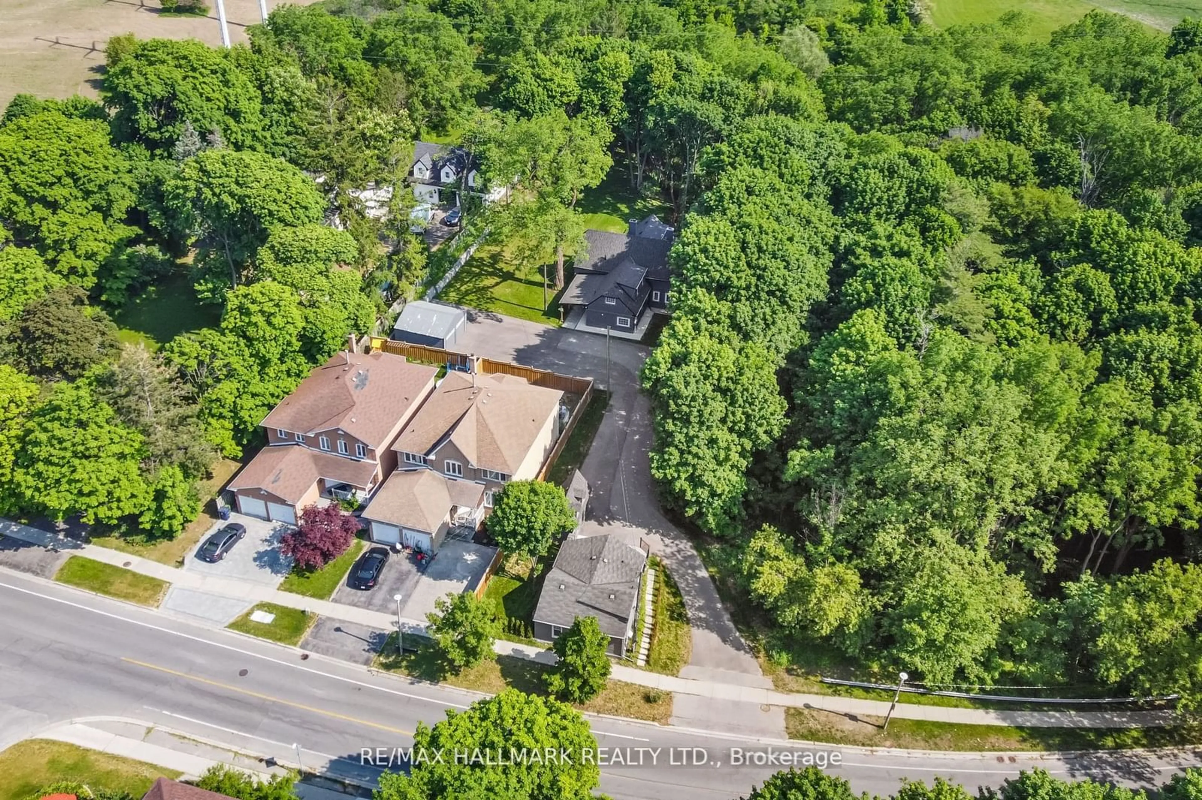 A pic from outside/outdoor area/front of a property/back of a property/a pic from drone, street for 551 Military Tr, Toronto Ontario M1E 4S7