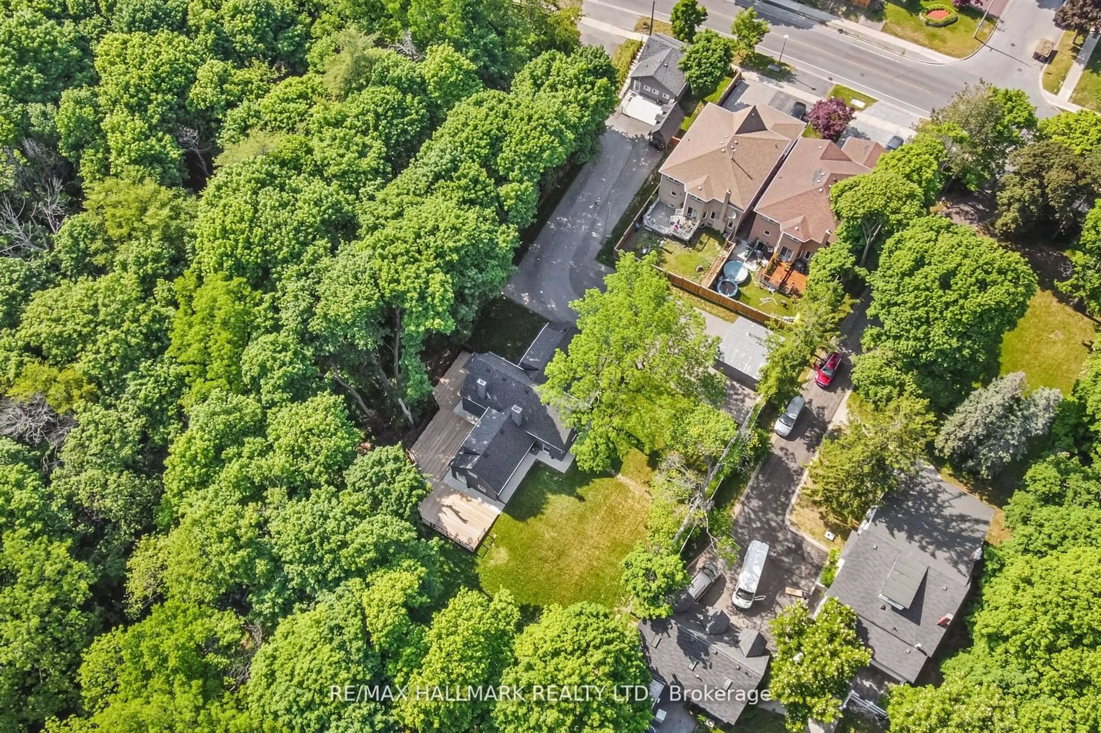 A pic from outside/outdoor area/front of a property/back of a property/a pic from drone, street for 551 Military Tr, Toronto Ontario M1E 4S7