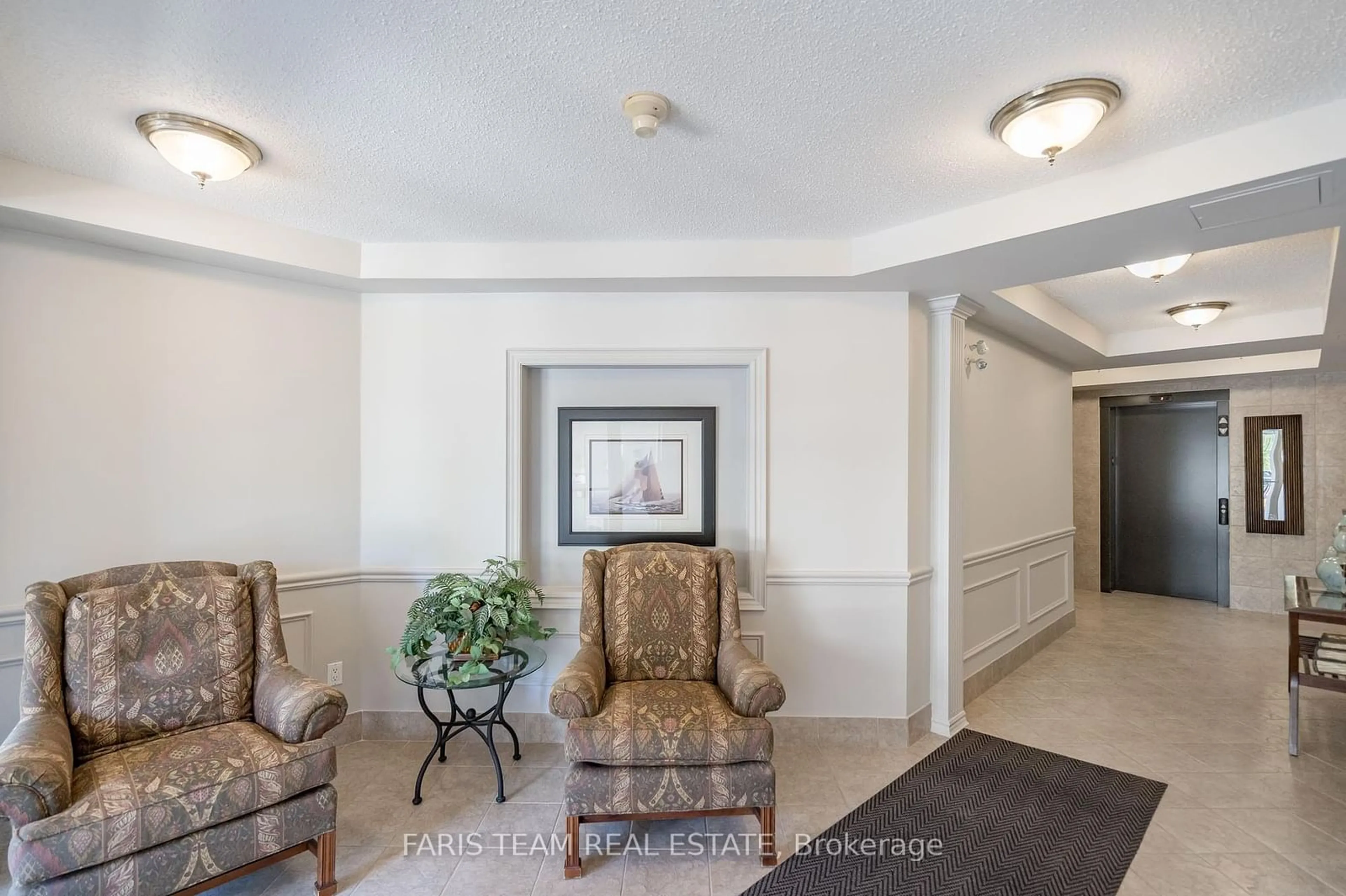 Indoor foyer for 375 Lakebreeze Dr #307, Clarington Ontario L1B 1P5