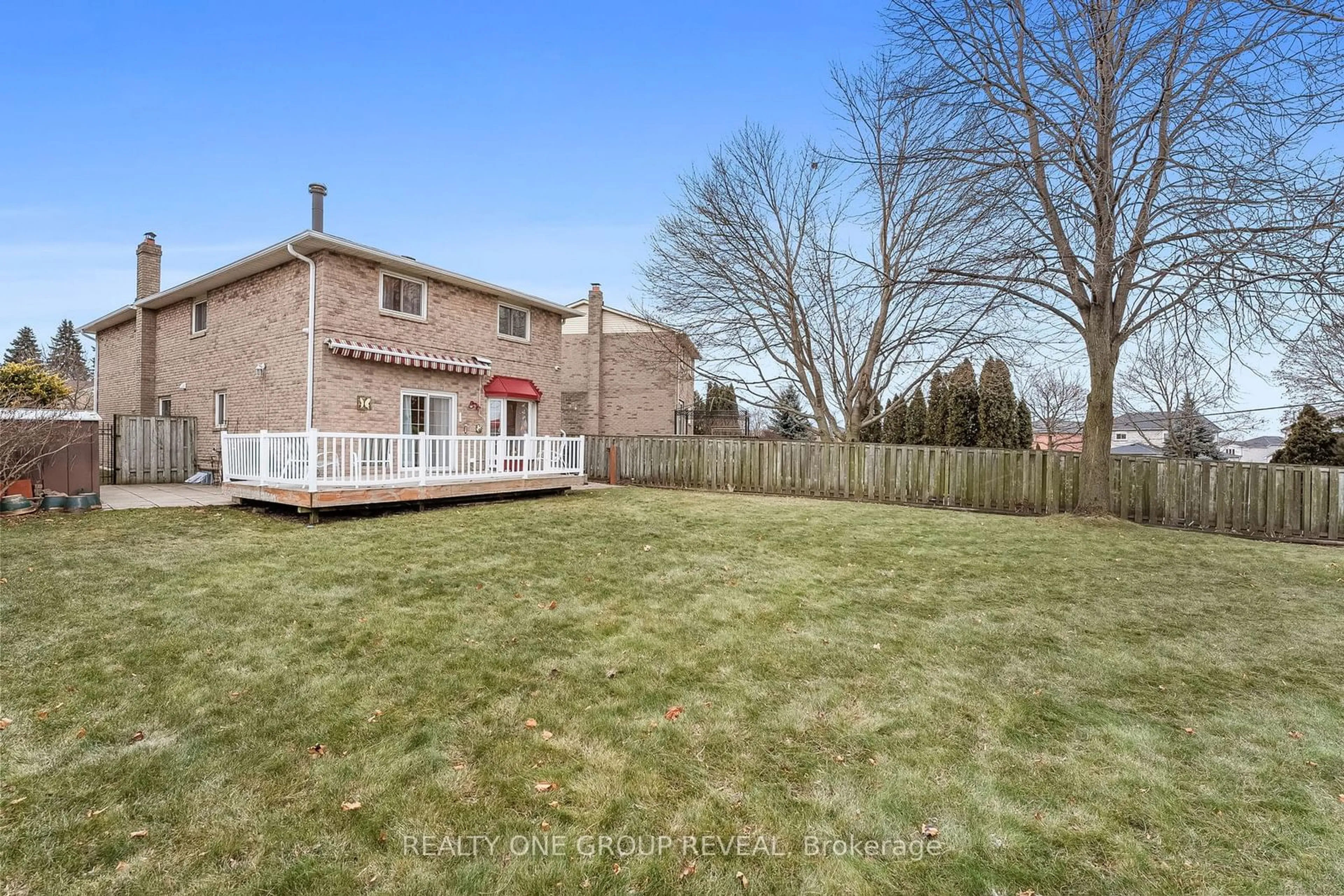 Patio, unknown for 732 Abingdon Crt, Pickering Ontario L1W 3M7