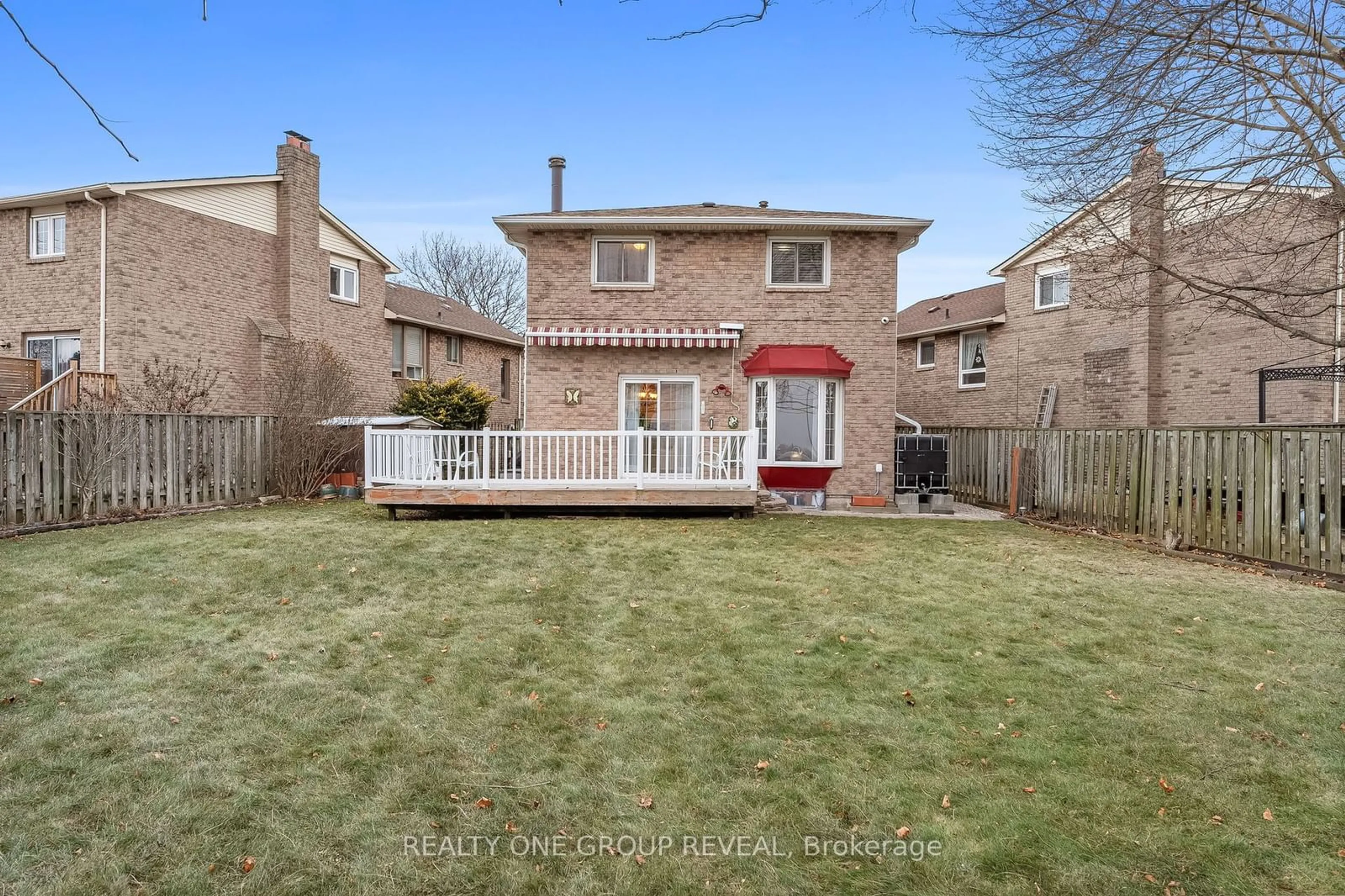 Patio, street for 732 Abingdon Crt, Pickering Ontario L1W 3M7