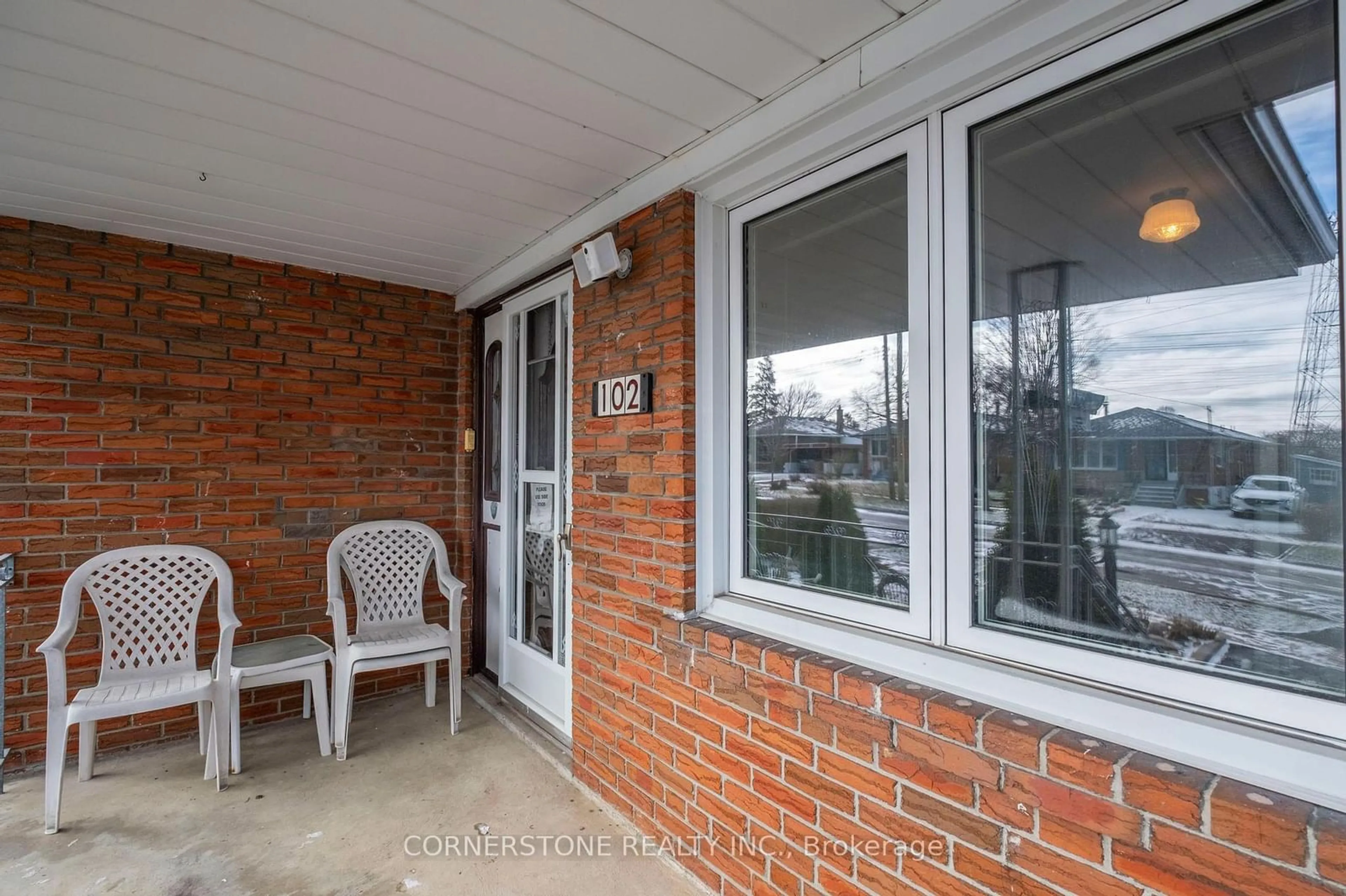 Patio, street for 102 Jarwick Dr, Toronto Ontario M1H 2H4