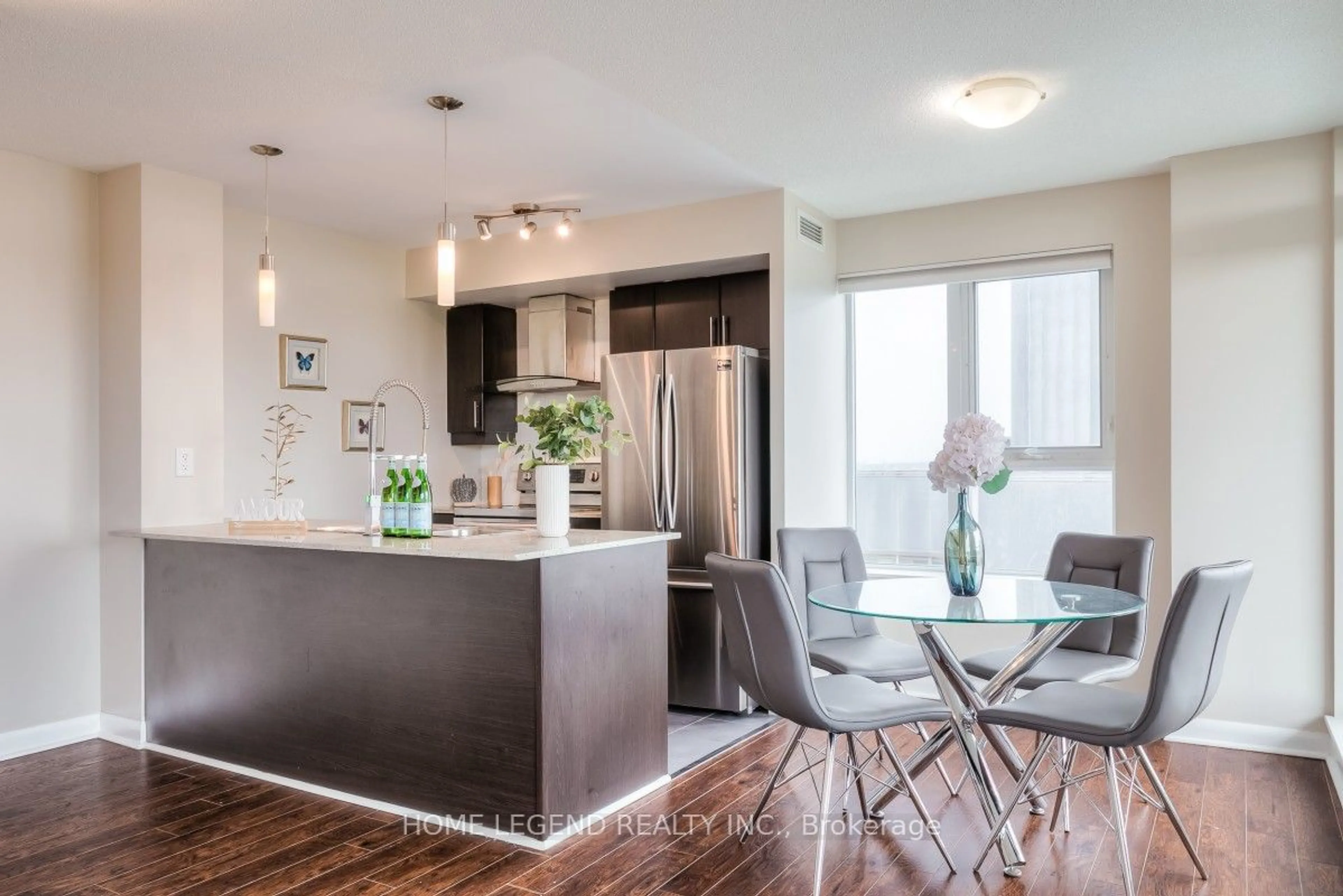 Open concept kitchen, wood/laminate floor for 25 Town Centre Crt #1502, Toronto Ontario M1P 0B4