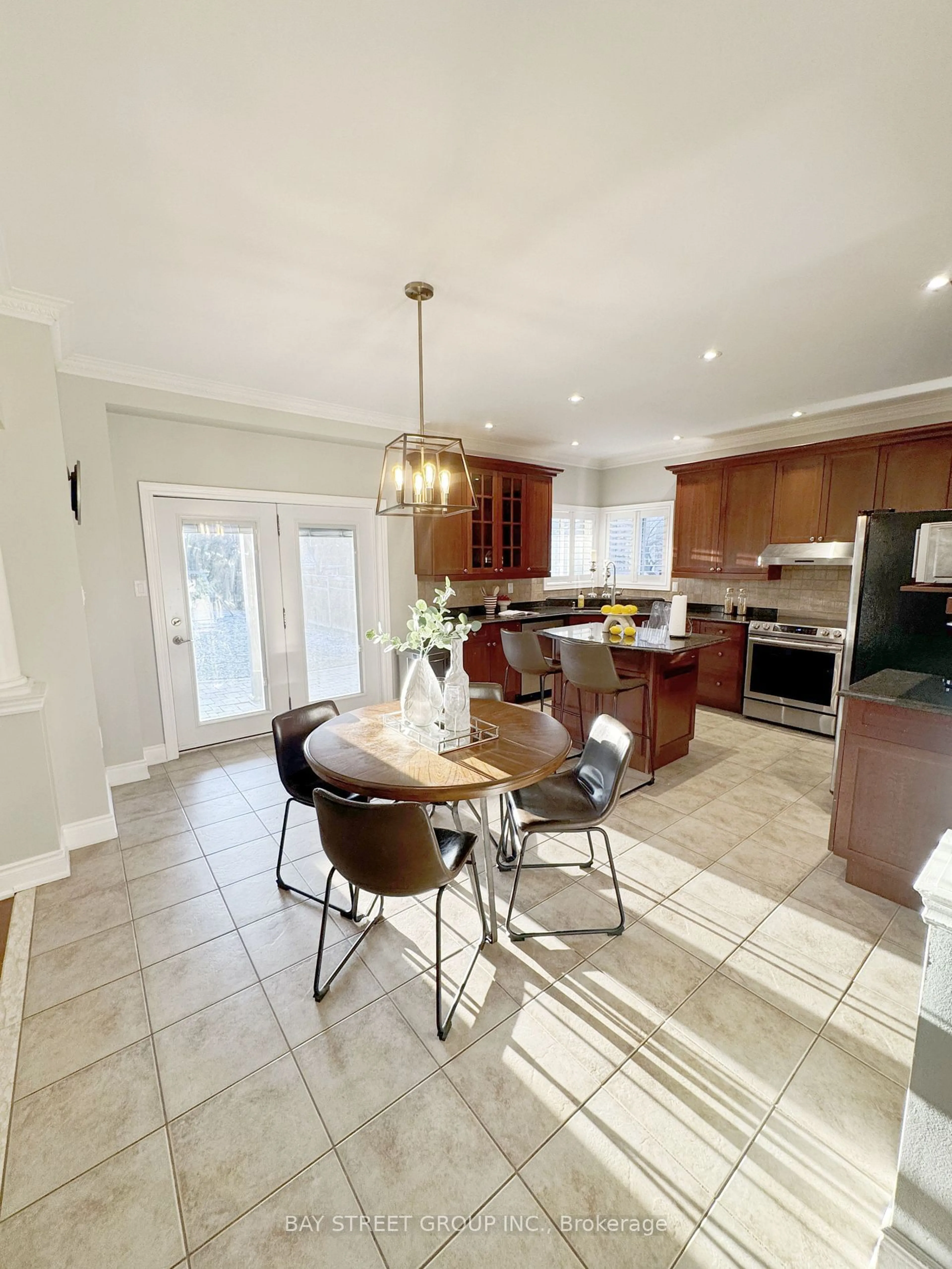 Open concept kitchen, ceramic/tile floor for 22 Hanson Cres, Whitby Ontario L1M 2K9