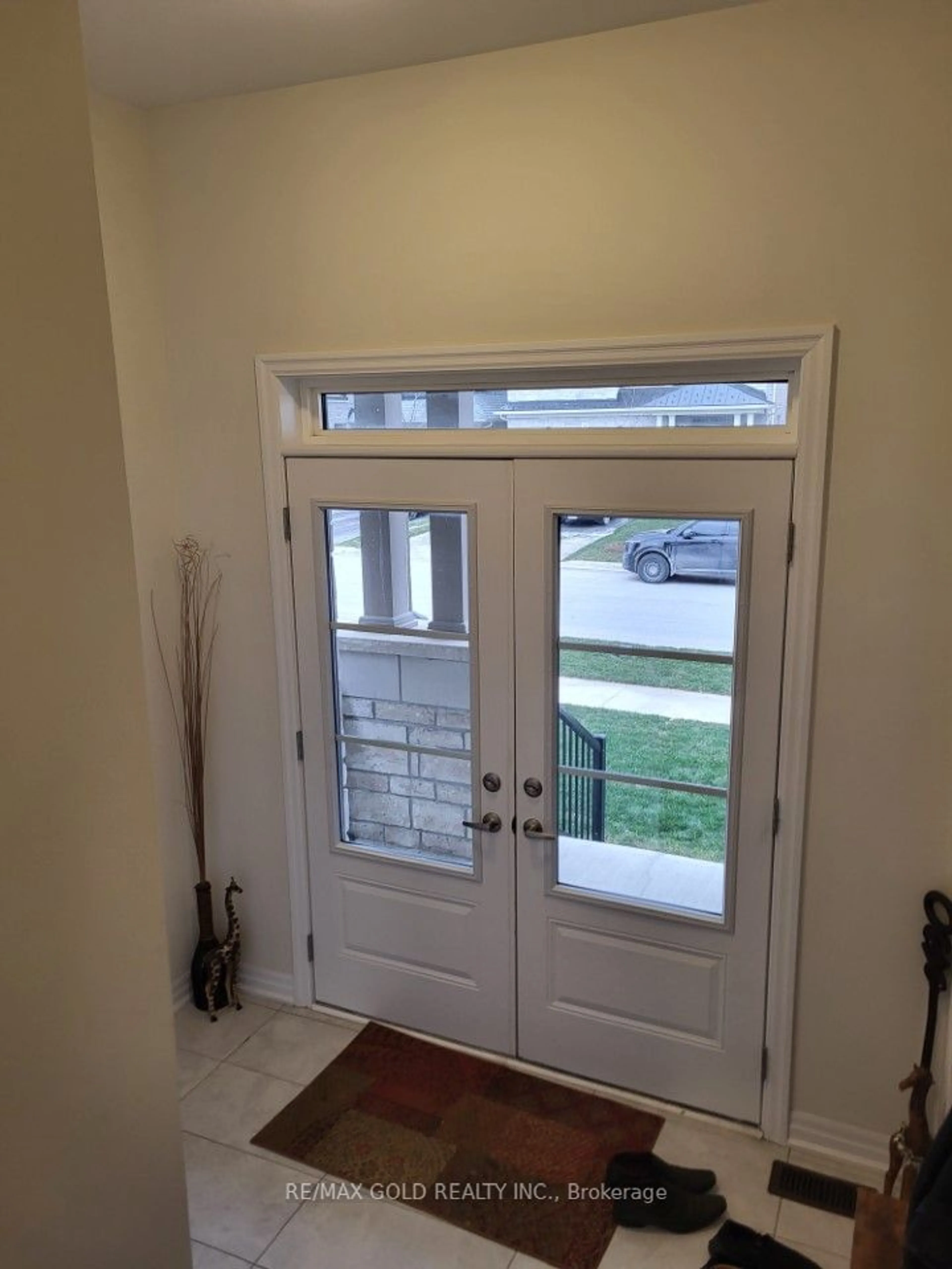 Indoor entryway for 94 Ed Ewert Ave, Clarington Ontario L1R 0W8