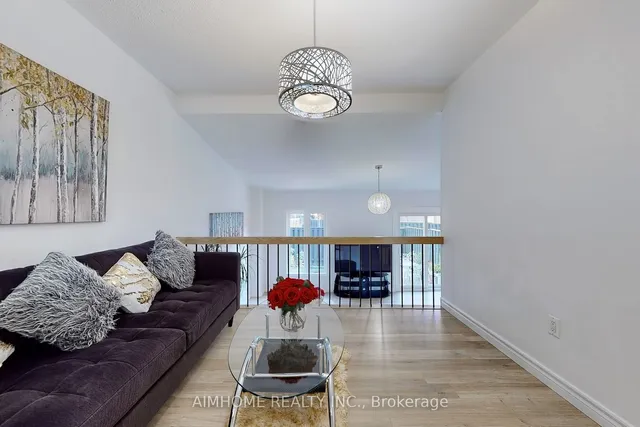 Additional property image - 566 Sandhurst Circ