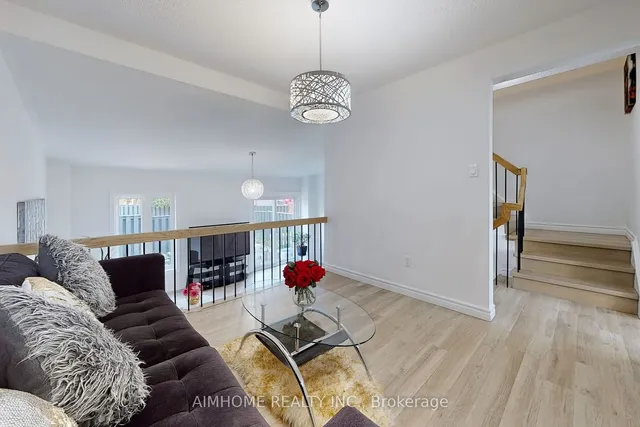 Additional property image - 566 Sandhurst Circ