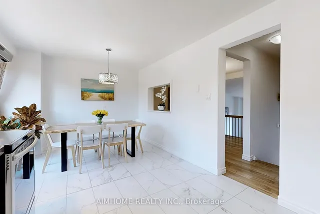 Additional property image - 566 Sandhurst Circ