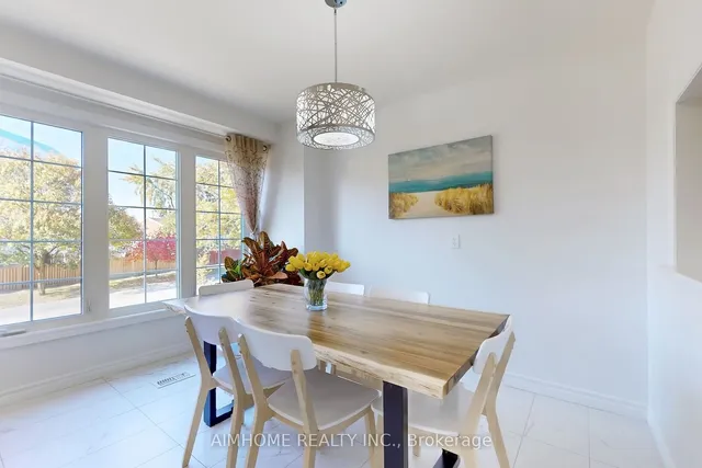 Additional property image - 566 Sandhurst Circ