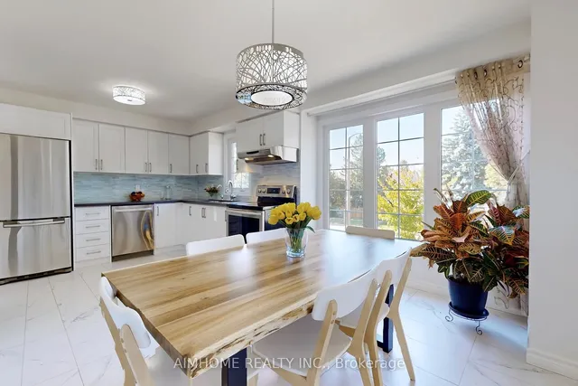 Additional property image - 566 Sandhurst Circ