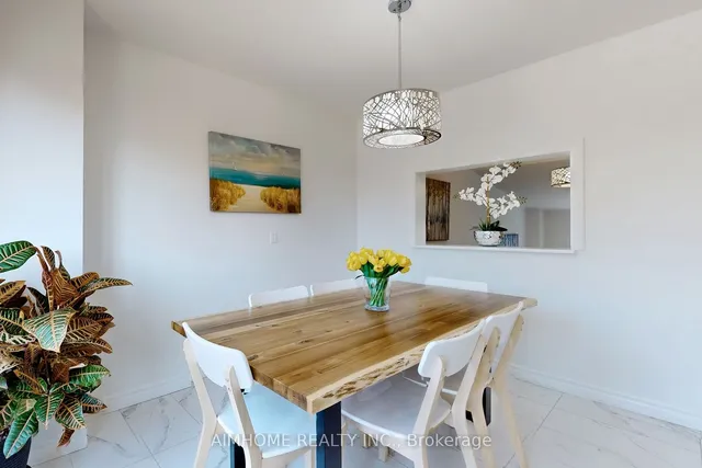 Additional property image - 566 Sandhurst Circ