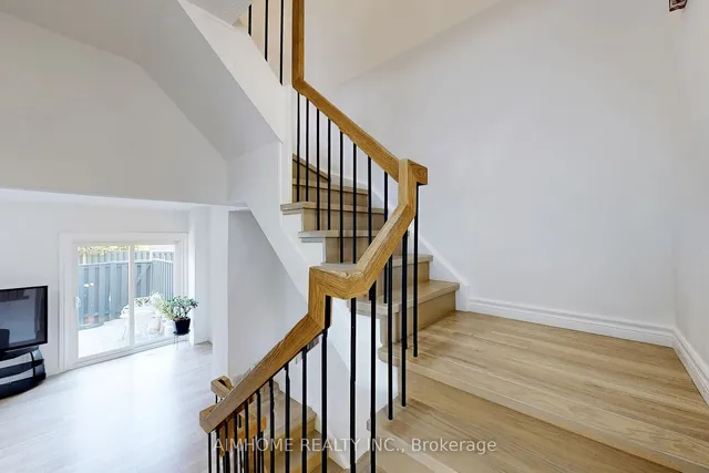 Additional property image - 566 Sandhurst Circ