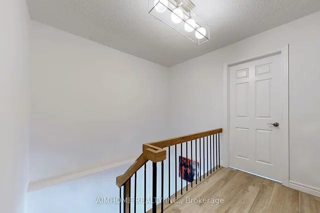 Additional property image - 566 Sandhurst Circ