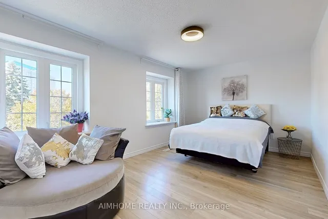 Additional property image - 566 Sandhurst Circ