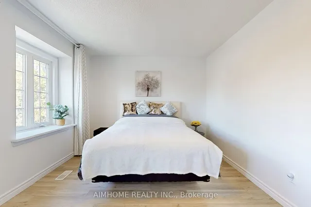 Additional property image - 566 Sandhurst Circ