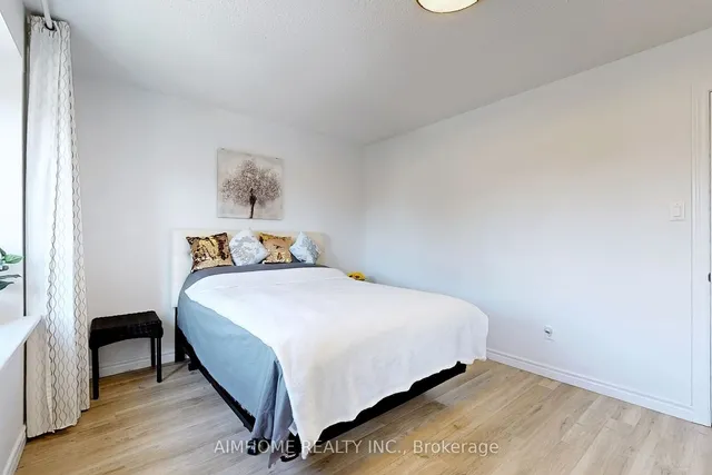 Additional property image - 566 Sandhurst Circ