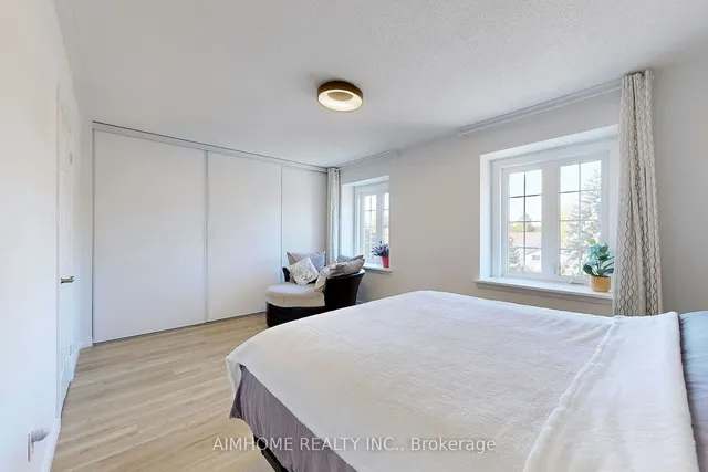 Additional property image - 566 Sandhurst Circ