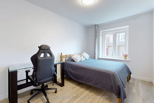 Additional property image - 566 Sandhurst Circ