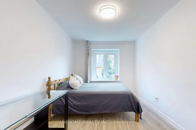 Additional property image - 566 Sandhurst Circ