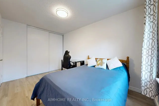 Additional property image - 566 Sandhurst Circ