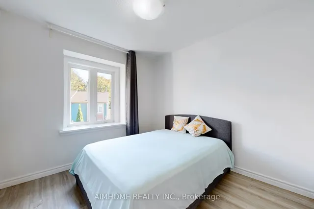 Additional property image - 566 Sandhurst Circ