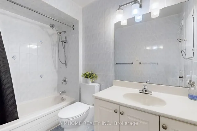 Additional property image - 566 Sandhurst Circ