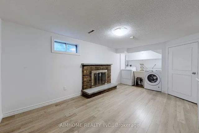 Additional property image - 566 Sandhurst Circ