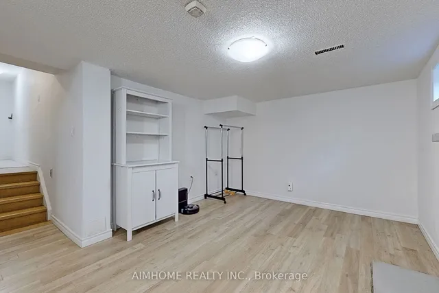 Additional property image - 566 Sandhurst Circ