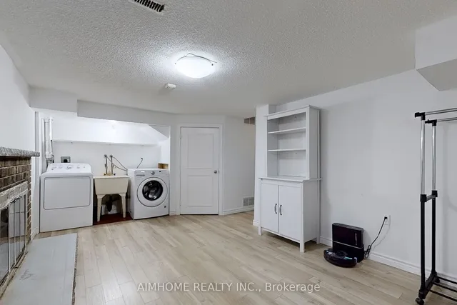 Additional property image - 566 Sandhurst Circ