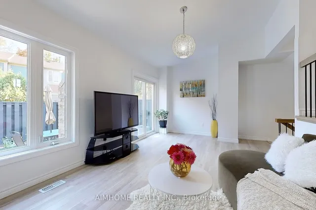 Additional property image - 566 Sandhurst Circ