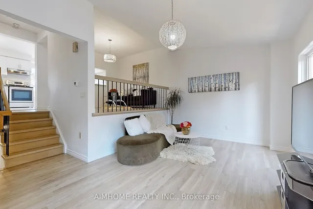 Additional property image - 566 Sandhurst Circ