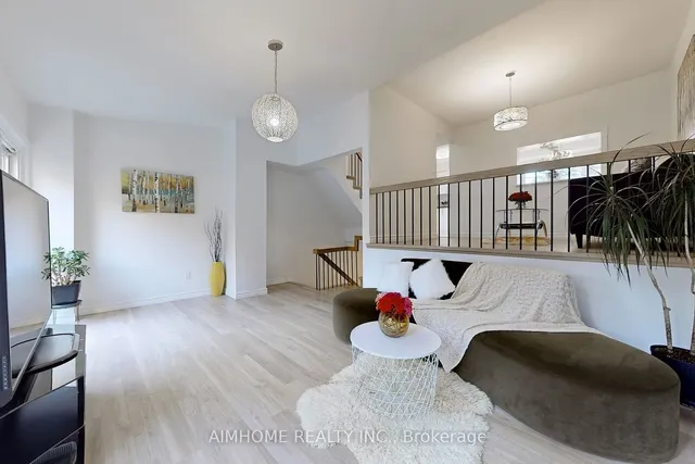 Additional property image - 566 Sandhurst Circ