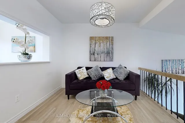 Additional property image - 566 Sandhurst Circ