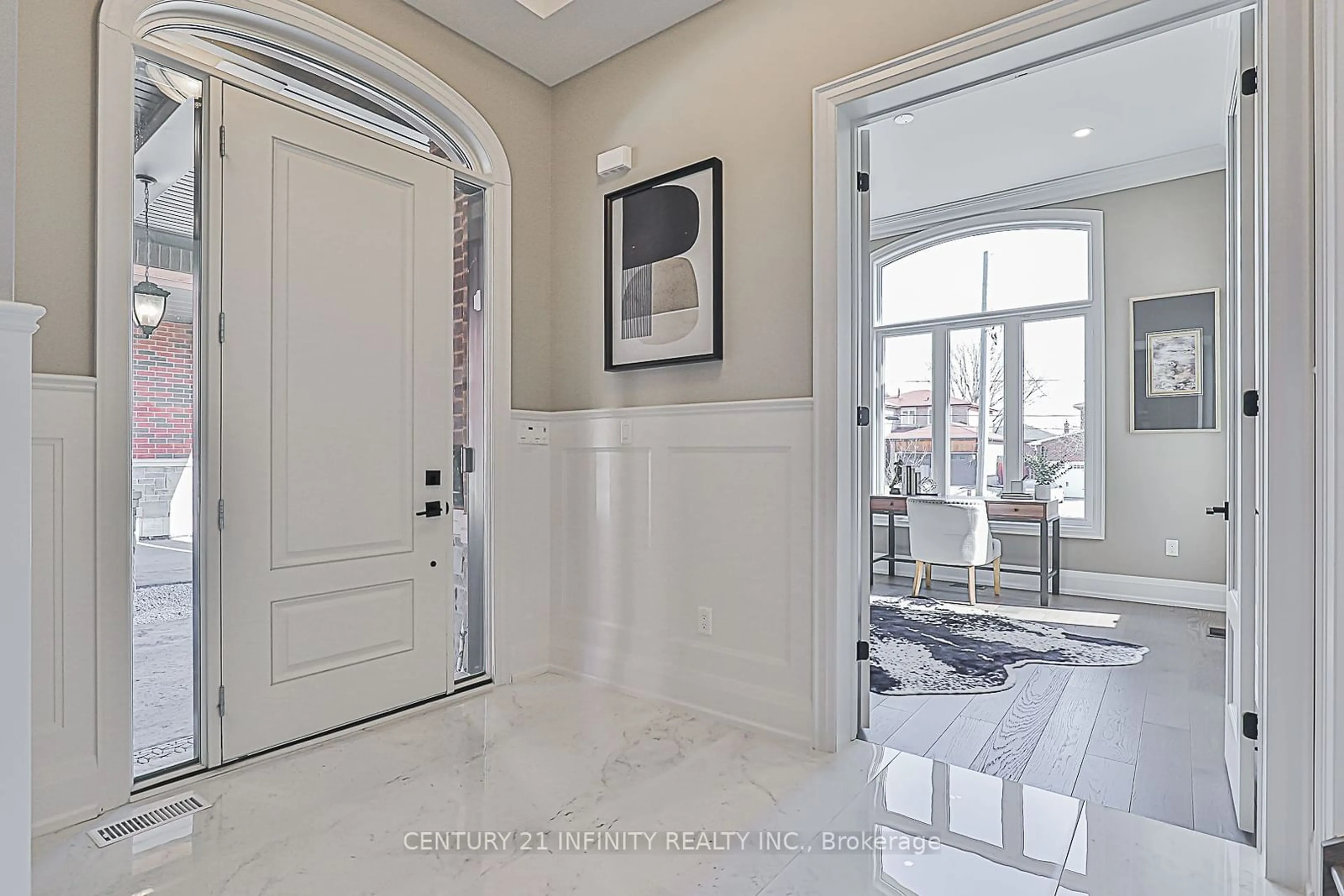 Indoor entryway for 540 Oakwood Dr, Pickering Ontario L1W 2M7