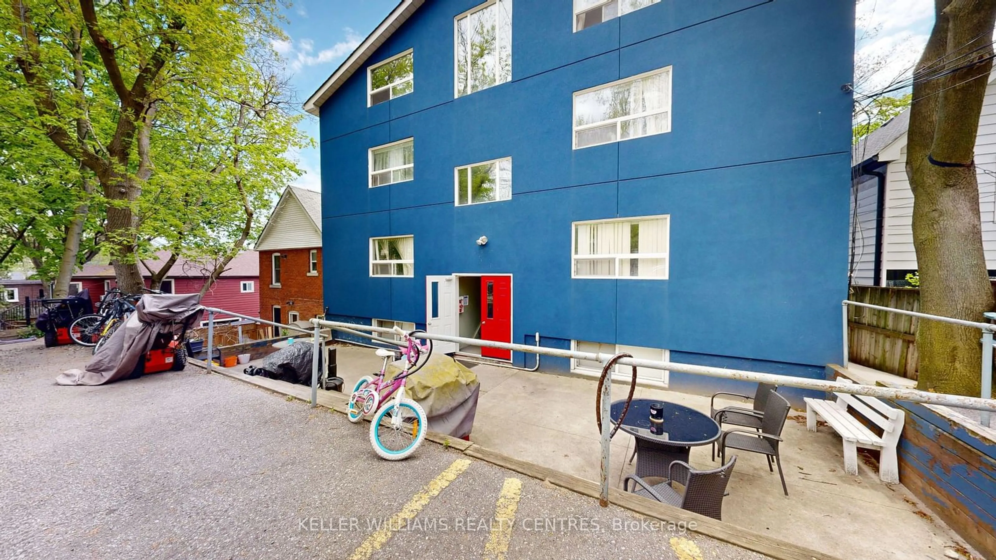 Patio, street for 10 Ivy Ave, Toronto Ontario M4L 2H7