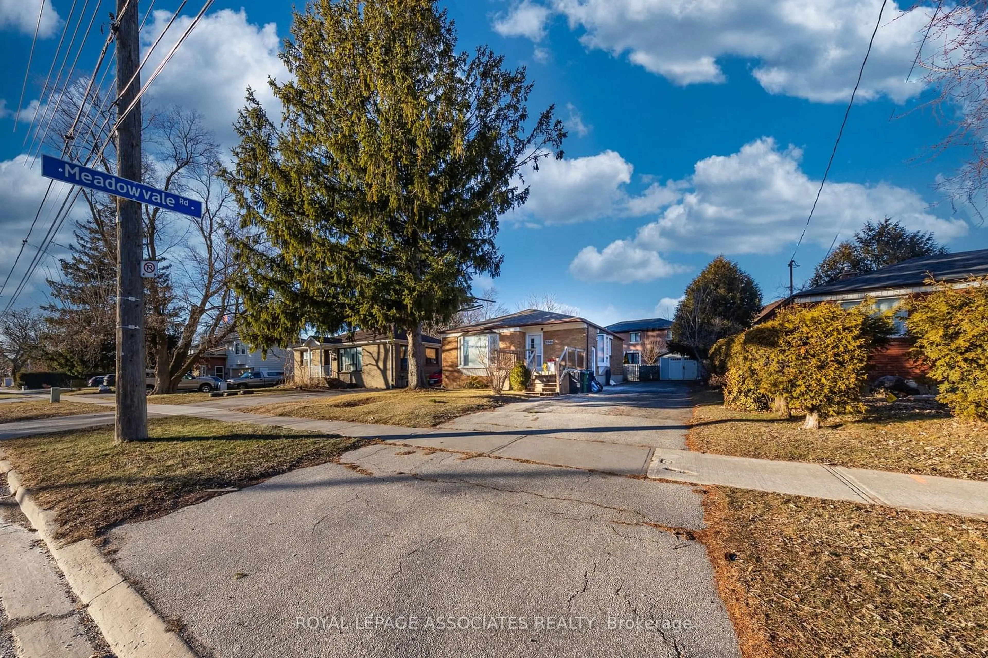 A pic from outside/outdoor area/front of a property/back of a property/a pic from drone, street for 3988 Ellesmere Rd, Toronto Ontario M1C 1J2