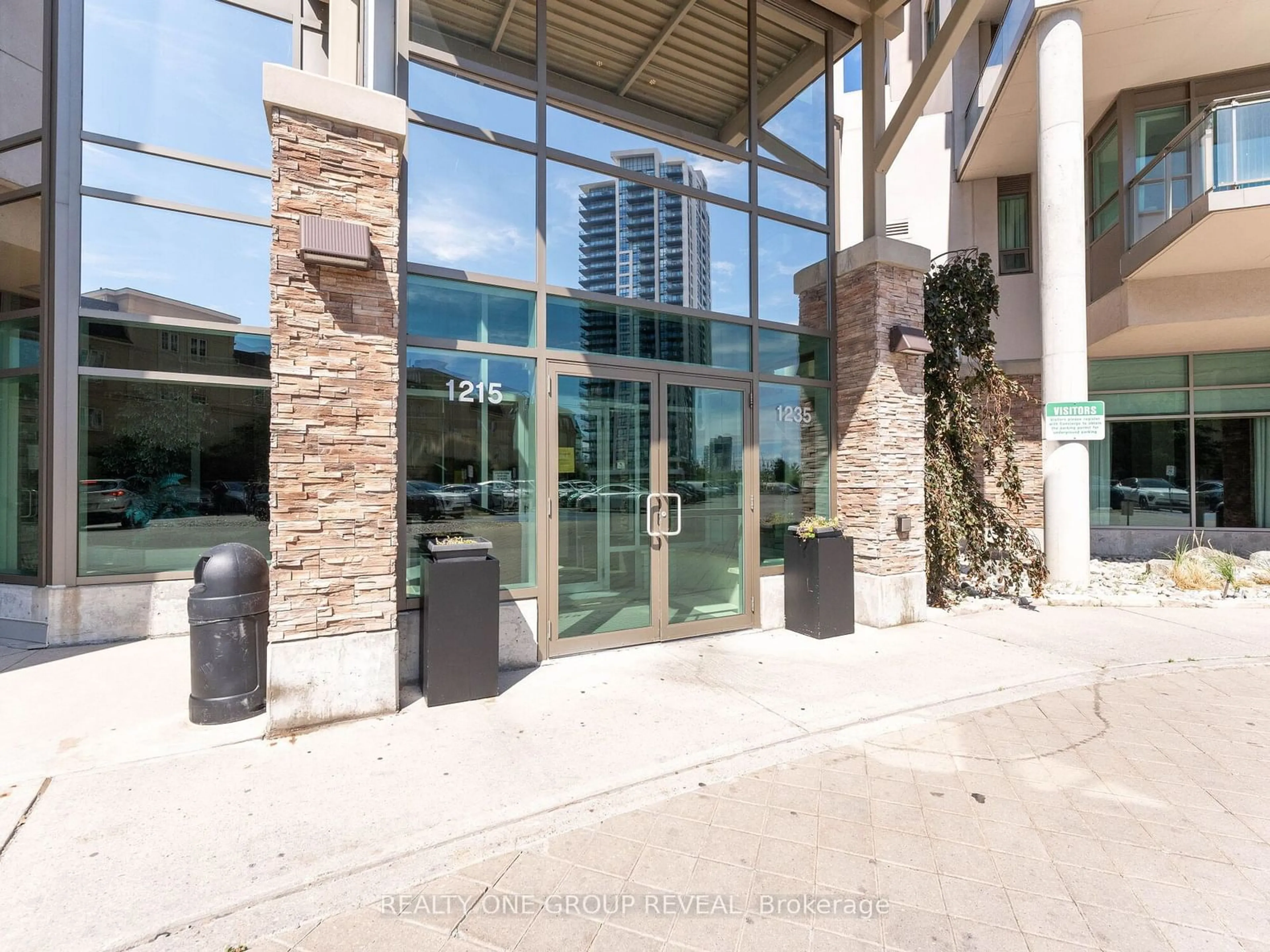 Indoor foyer for 1235 Bayly St #1503, Pickering Ontario L1W 1L7