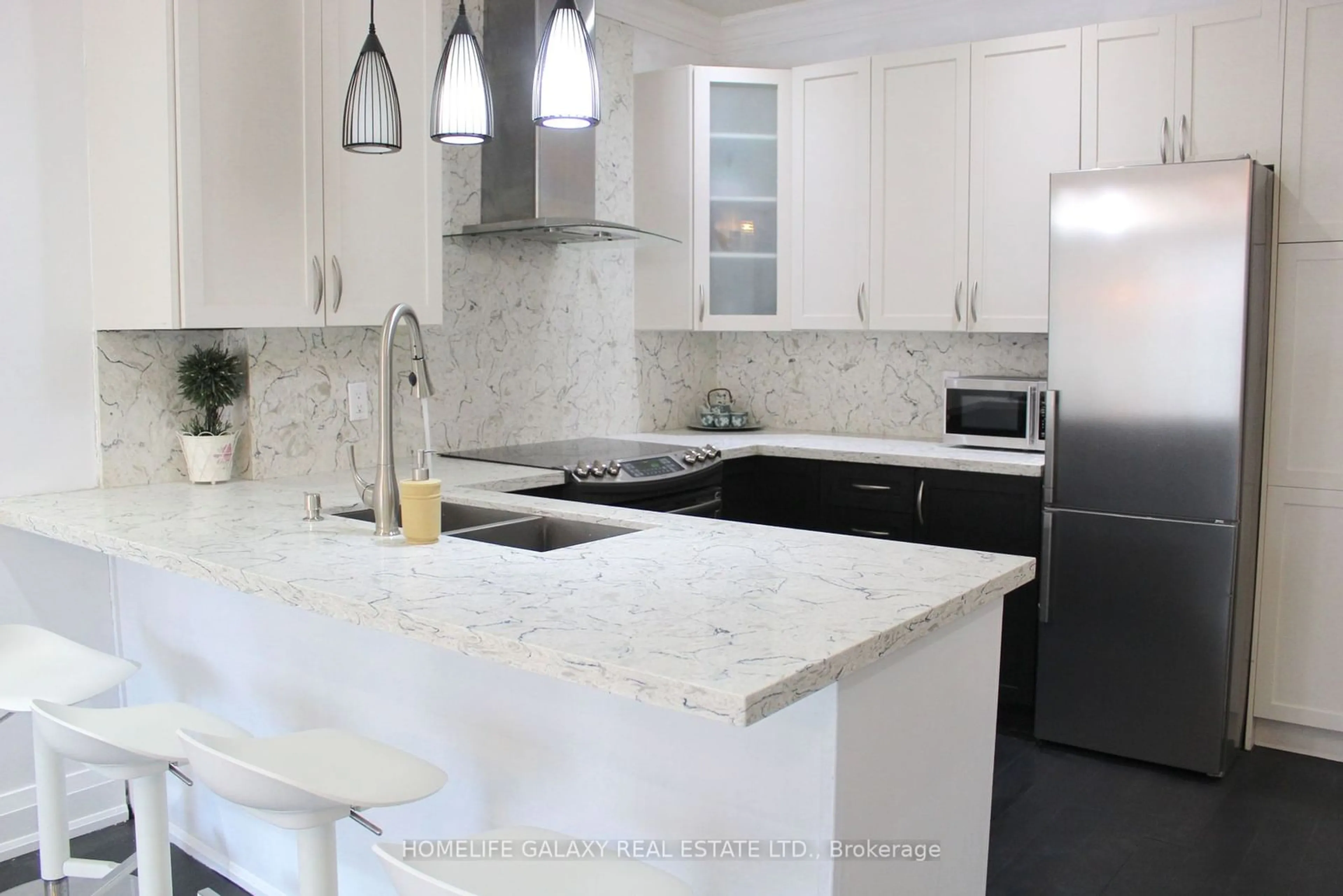 Open concept kitchen, ceramic/tile floor for 2351 Kennedy Rd #126, Toronto Ontario M1T 3G9