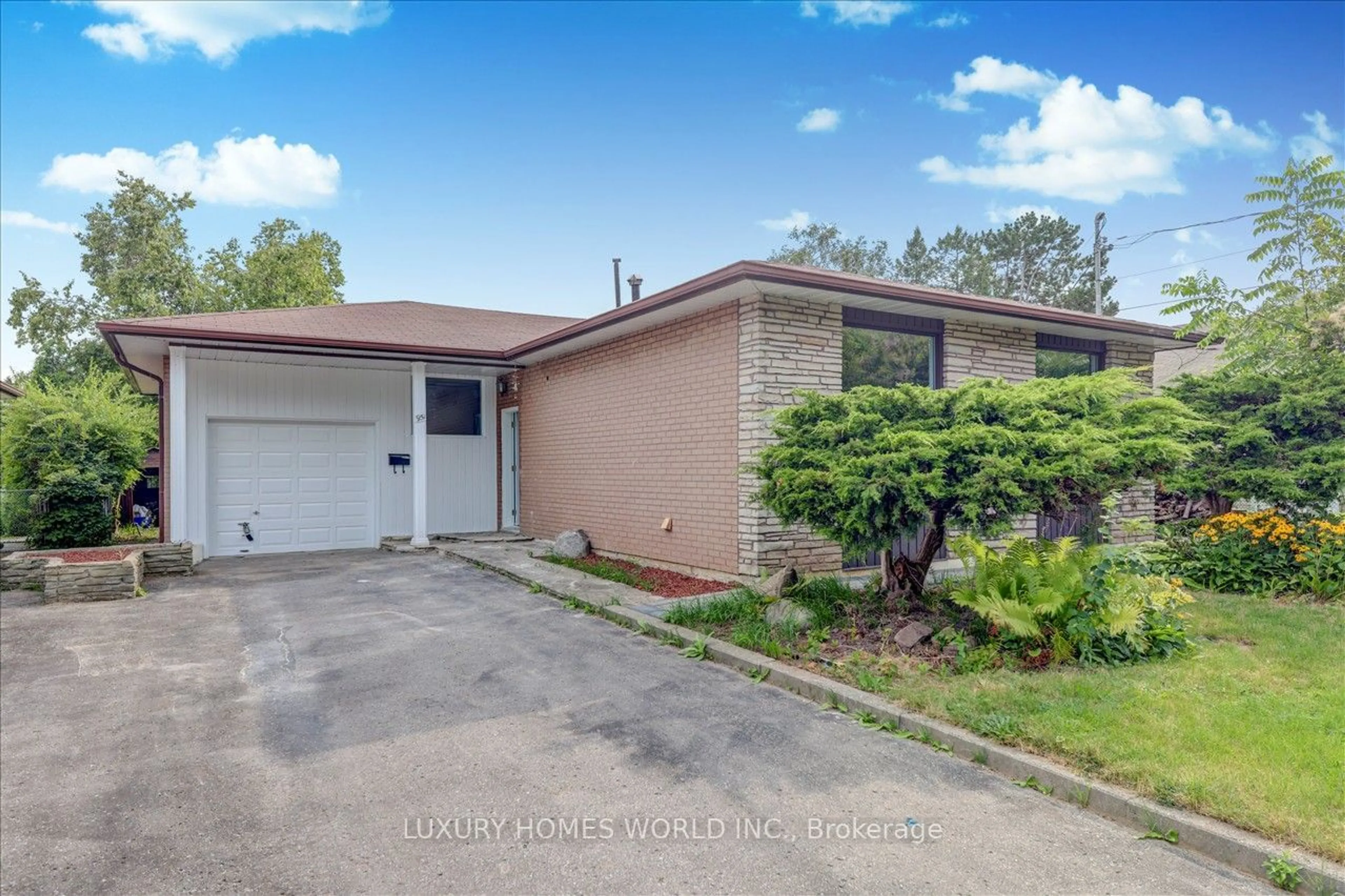 Unknown for 951 Essa Cres, Pickering Ontario L1W 2J2