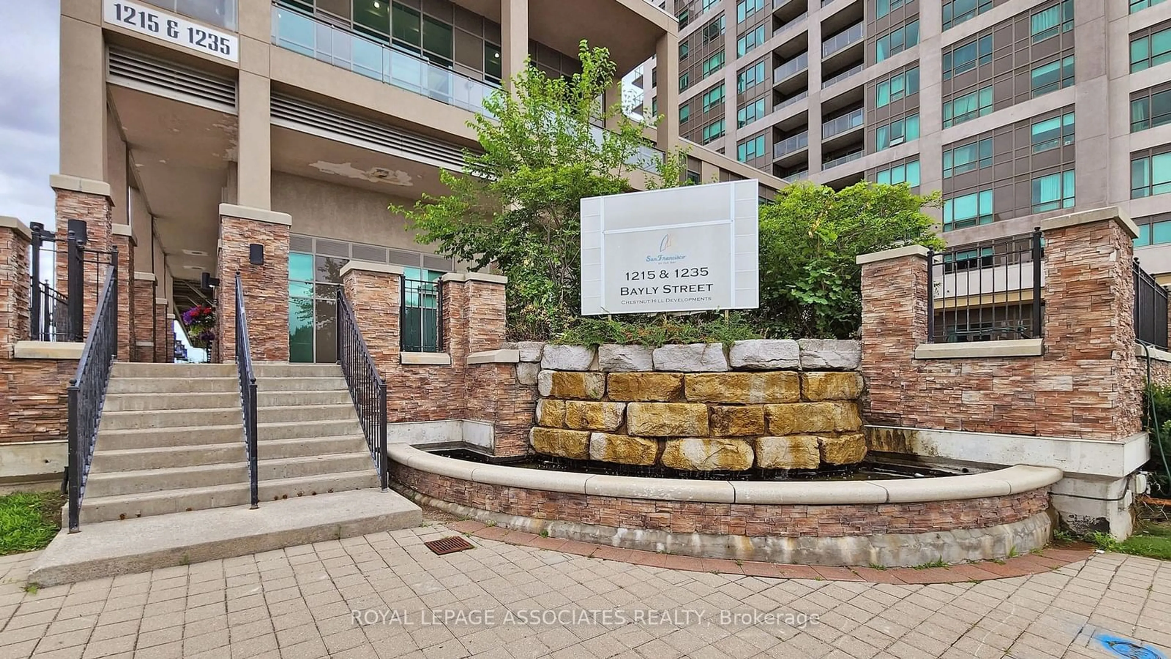 Indoor foyer for 1235 Bayly St #1012, Pickering Ontario L1W 1L7