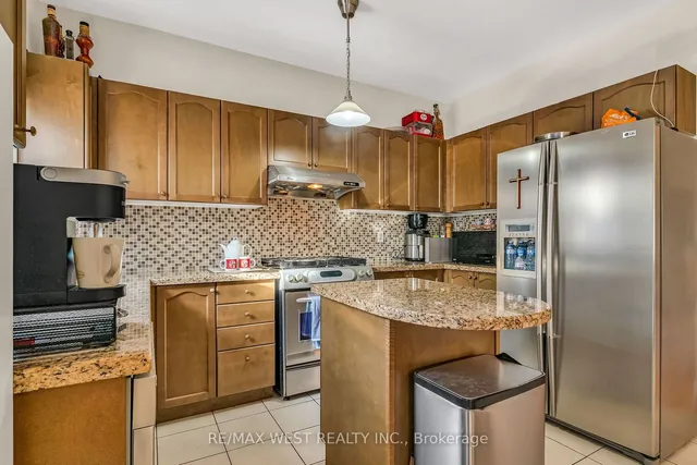 Additional property image - 8 Lampman Dr
