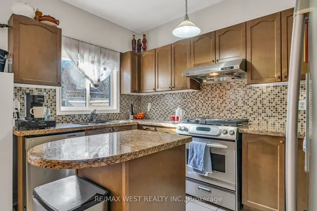 Additional property image - 8 Lampman Dr