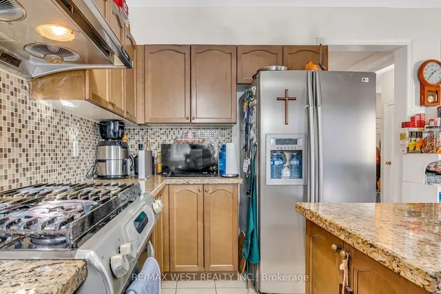Additional property image - 8 Lampman Dr